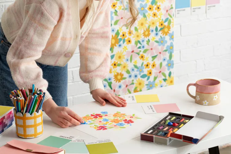 Bright Multicolor Playful Floral Print Wallpaper - Hovia