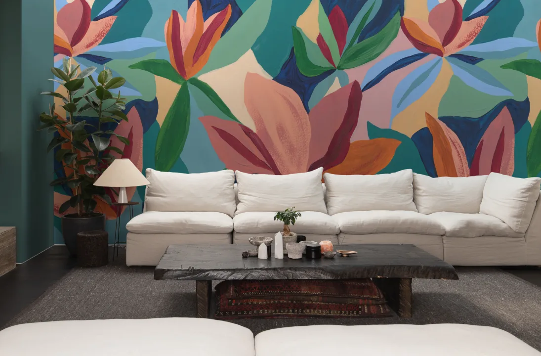 Veelkleurige abstracte bloemenfantasie muurschildering met krachtige uitstraling