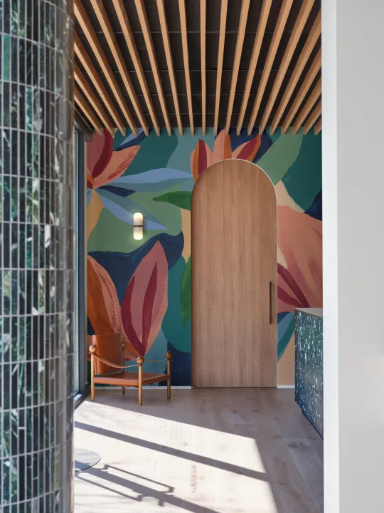 Murales de papel pintado de fantasía floral abstracta multicolor con energía audaz