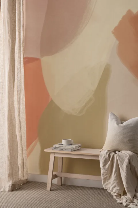 Mural de formas orgánicas abstractas pintado a mano