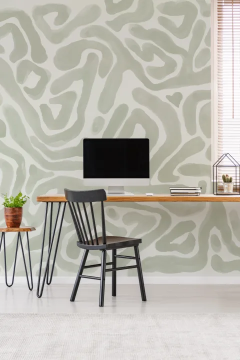 Mural de papel pintado a mano con motivos orgánicos en verde