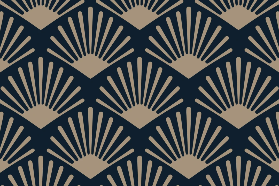 Papier Peint Bleu Marine et Or avec Motif d’Éventails Art Déco