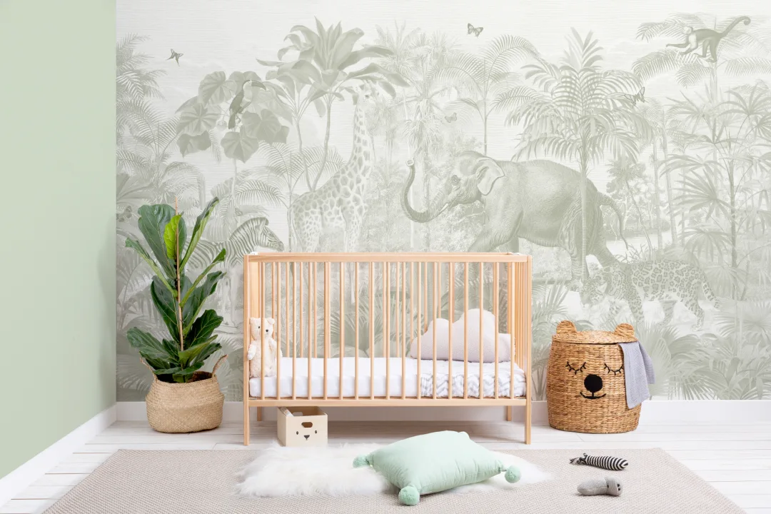 Mural de papel pintado en acuarela con animales de la jungla asiática verde
