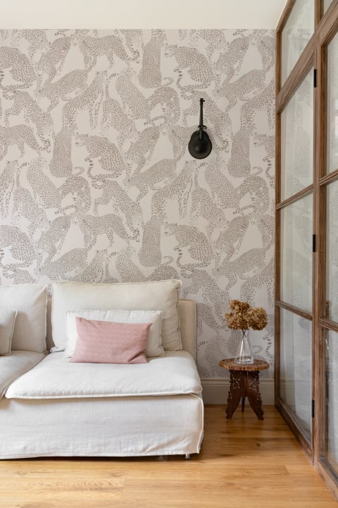 Moderne Mustertapete mit Leoparden Motiv