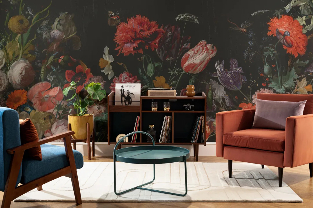 Papier Peint Panoramique avec Composition Florale d’Artistes Divers sur Fond Sombre