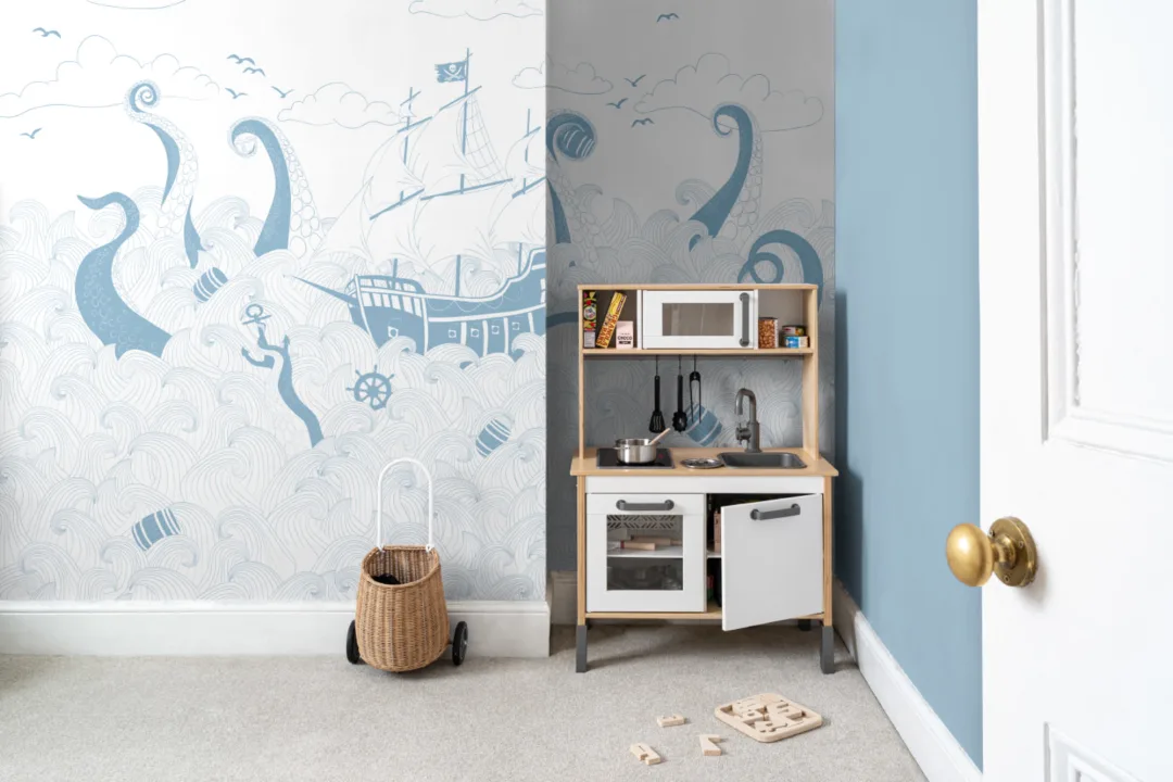 Mural Papel Pintado Infantil Blanco y Azul con Barco Pirata