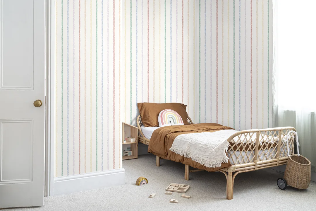 Papel pintado a rayas multicolor divertido dibujado a mano