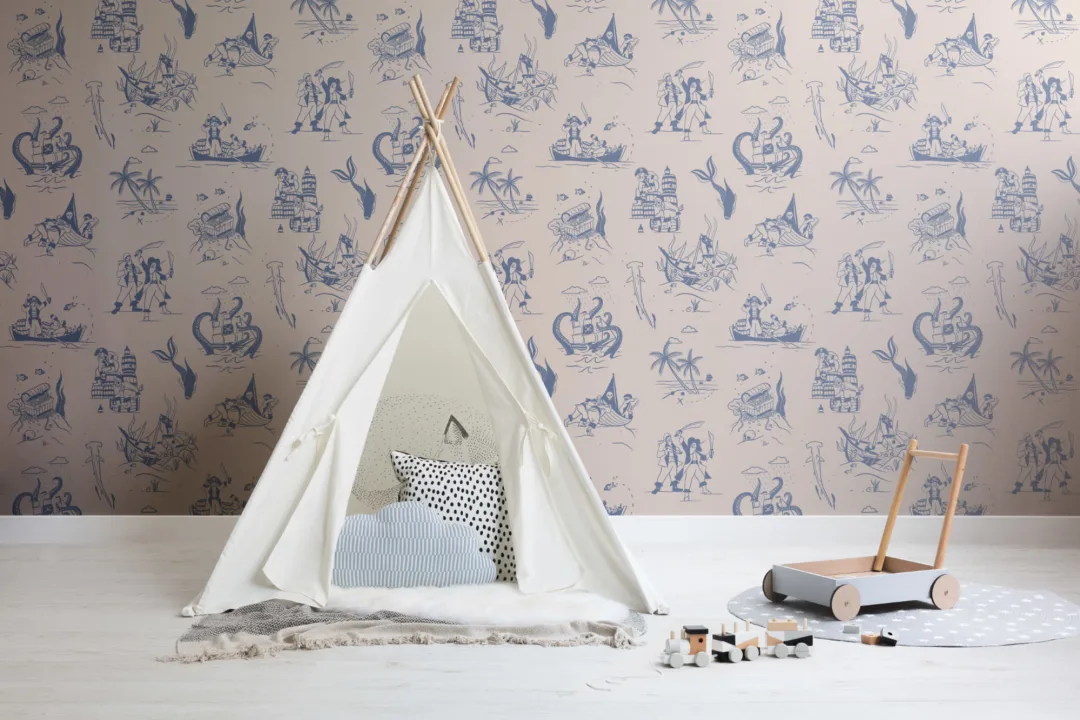 Mural Papel Pintado Azul y Crema Ilustrado con Motivos de Escenas Piratas