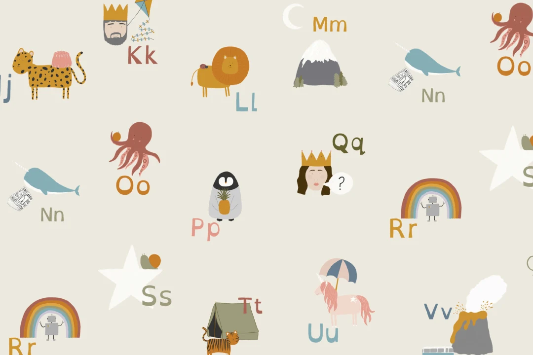 Papel Pintado Infantil con Motivo de Letras del Abecedario y Dibujos sobre Fondo Beige