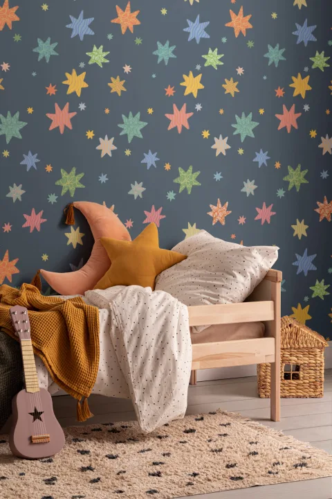 Papel Pintado Azul Marino con Estrellas Coloridas para Niños