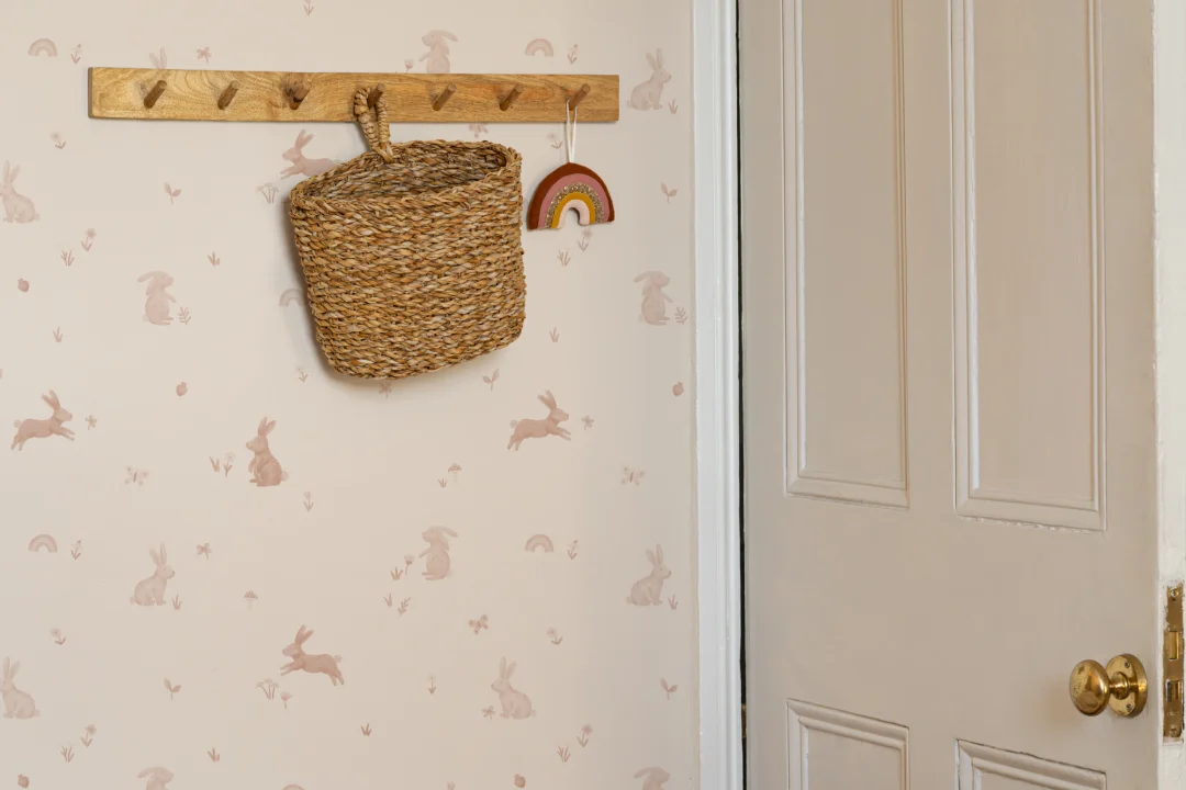 Carta da parati con motivo animale con coniglietto beige per cameretta