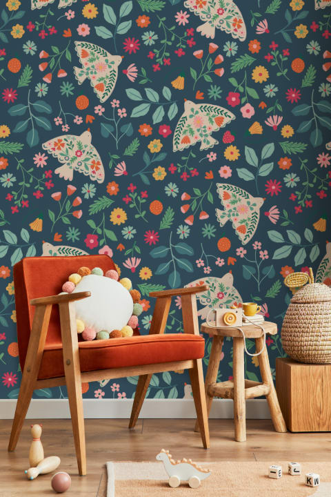 Papier peint scandinave bleu foncé à motifs d'oiseaux et de fleurs