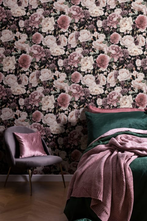 Papier Peint Fleuri avec Motif de Roses sur Fond Noir