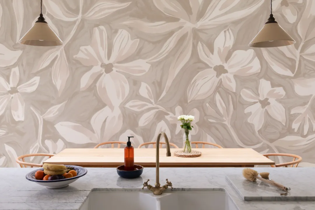 Beige elegant blomstrete fototapet for rolige interiører