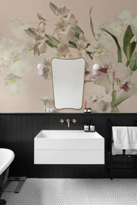 Mural Velvet Bloom floral en tonos pastel suaves para espacios elegantes