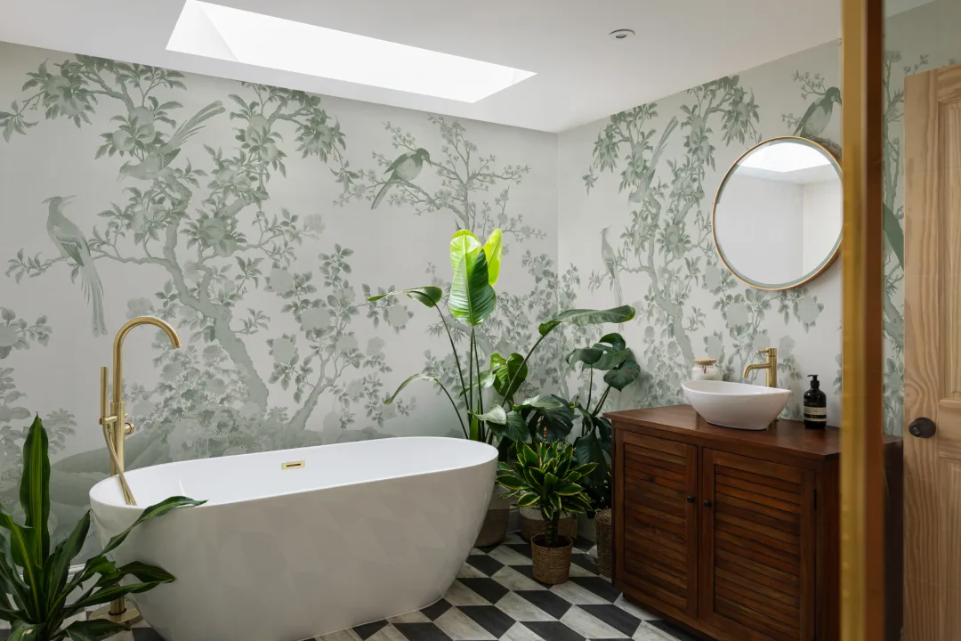 Mural de papel pintado en tonos de verde Chinoiserie Vintage Garden Scene