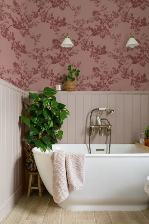 Papel pintado floral vintage oscuro con elegancia Rosetta mural