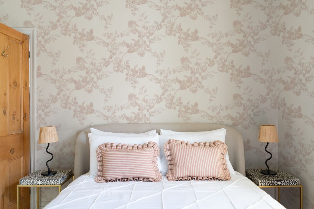 Rosy Pink Vintage Floral Pattern Wall Mural