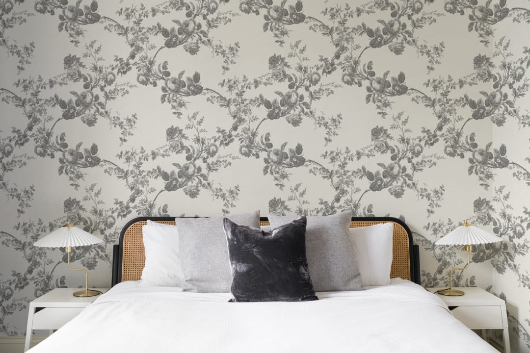 Grey Vintage Floral Pattern Mural Adds Classic Elegance