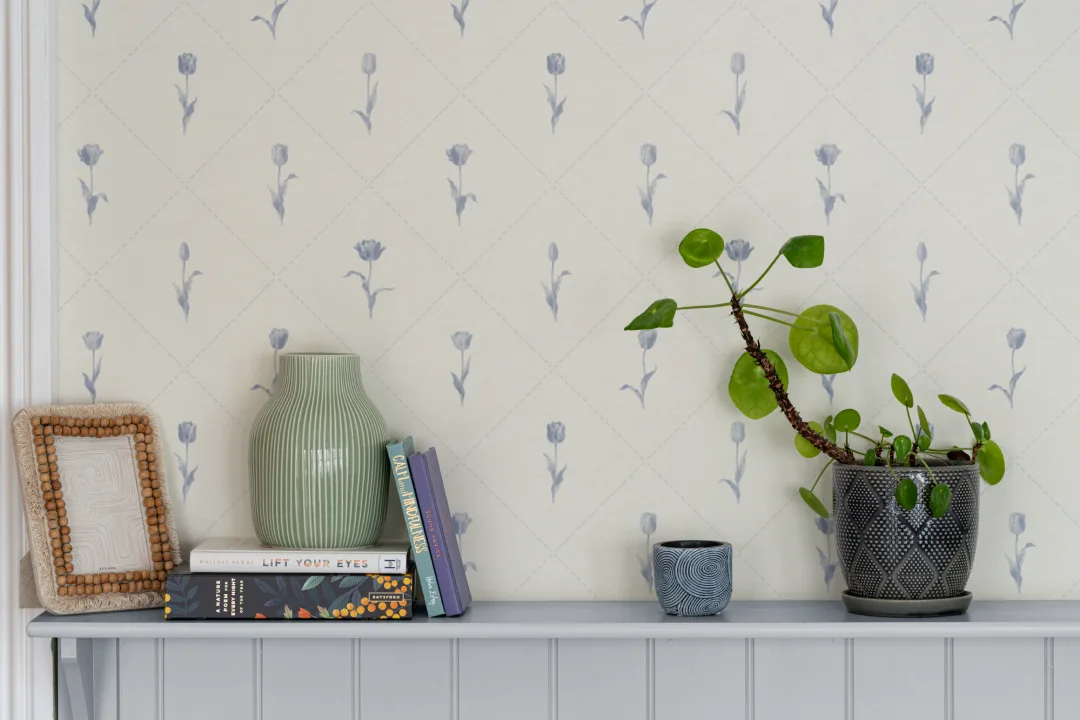 Murales de papel pintado floral vintage azul en tonos pastel con encanto