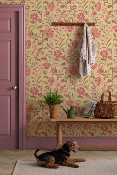 Papel pintado floral dorado estilo indio