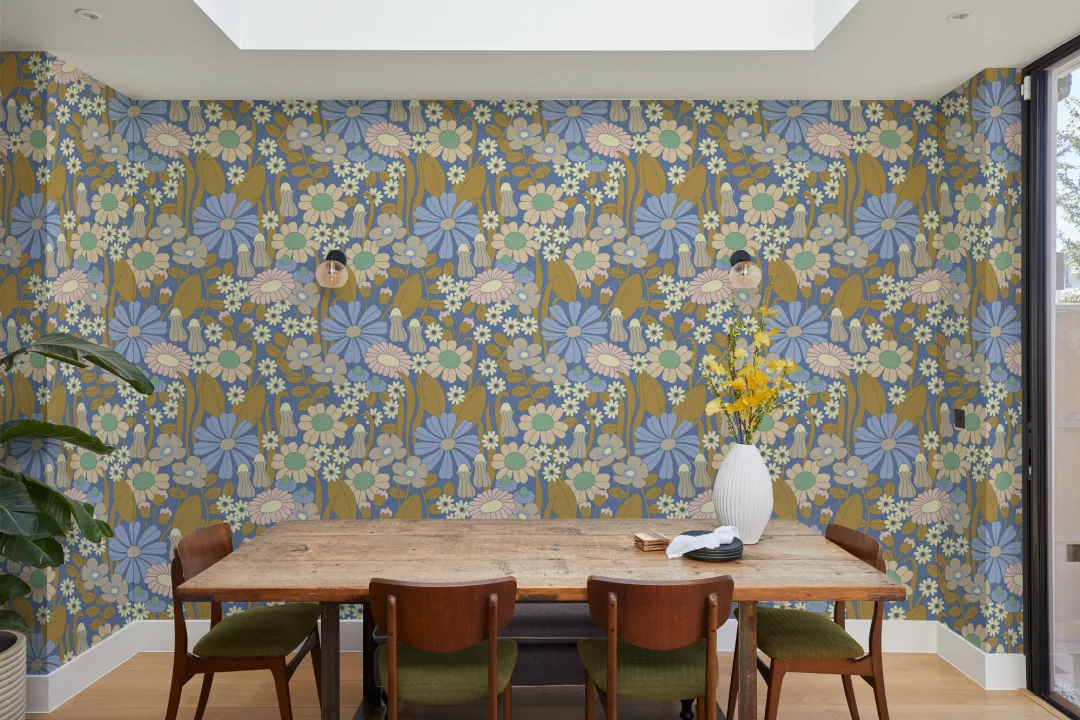 Elizabeth Olwen Groovy Meadow Blue veggmaleri
