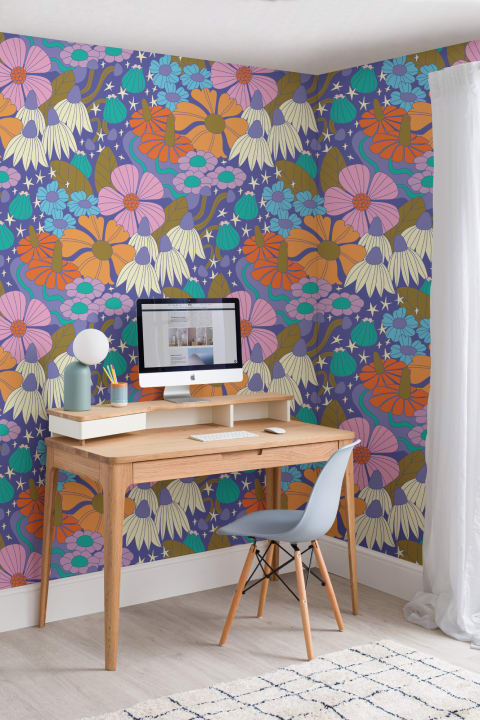 Elizabeth Olwen Mural Cósmico Floral Morado