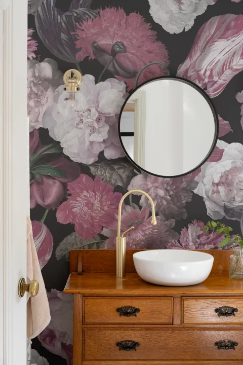 Mural de papel pintado de color morado con flores a gran escala