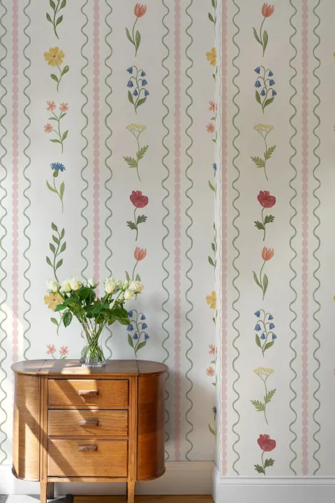 Mural de flores silvestres a rayas de bobina rosa