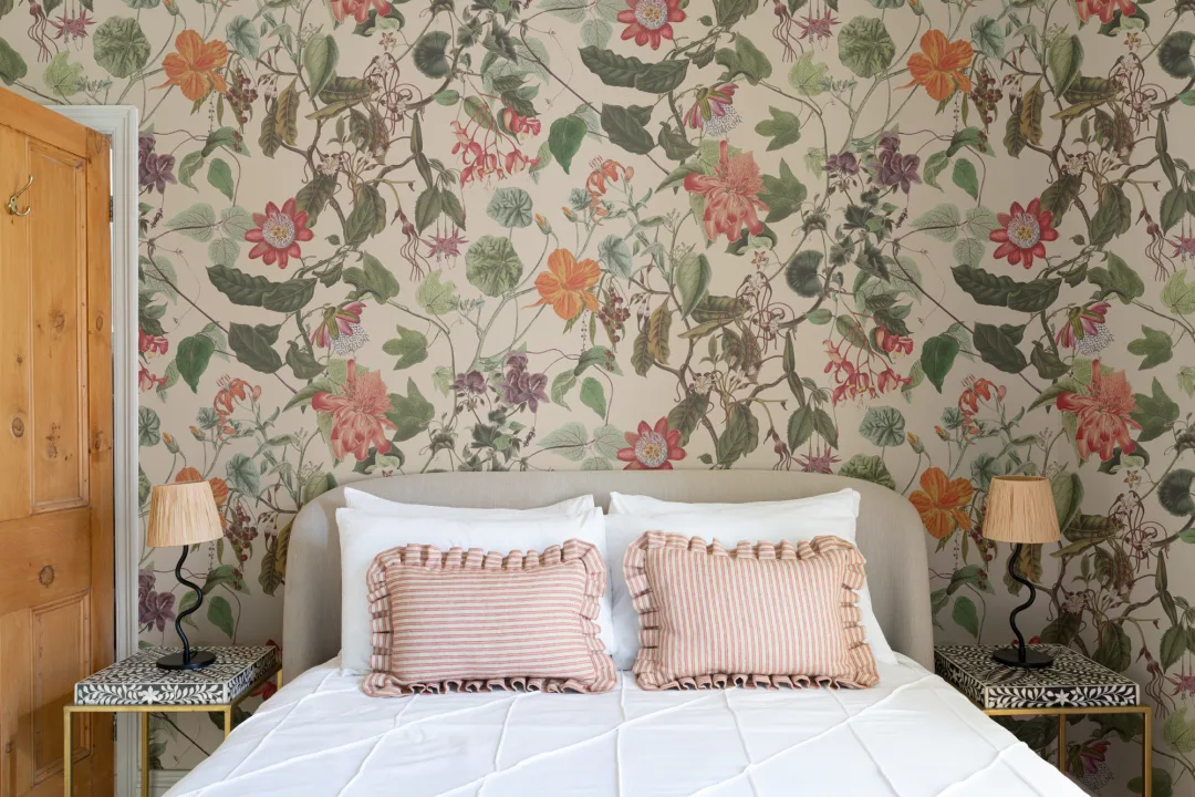 Elegant Botanical Floral Wall Mural in Cream