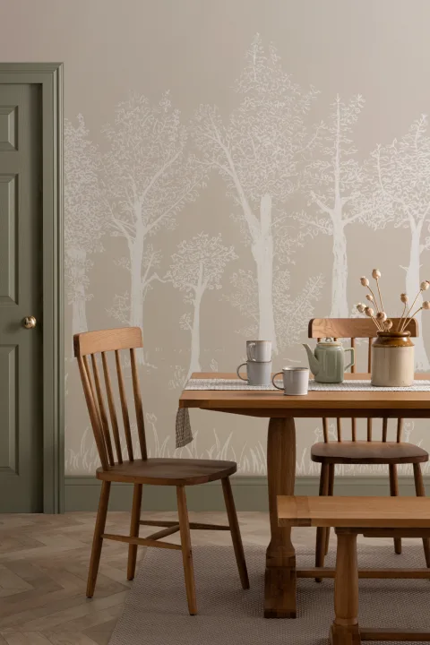 Beige illustrert tradisjonelt europeisk veggmaleri av skog