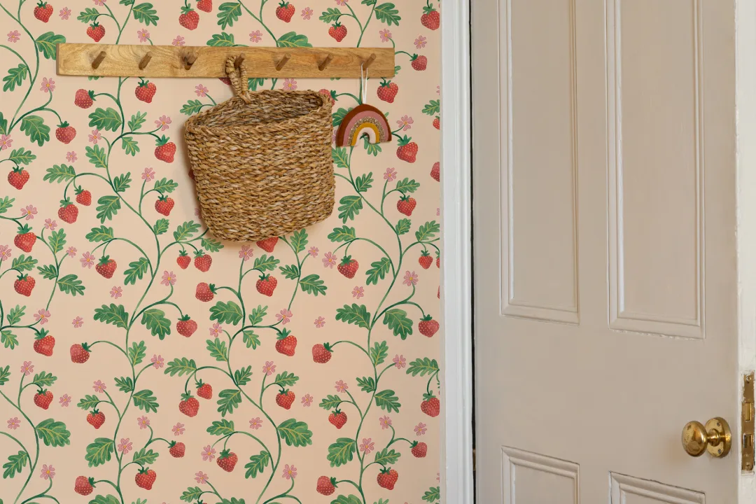 Beige Vintage Watercolor Strawberry & Foliage Wallpaper