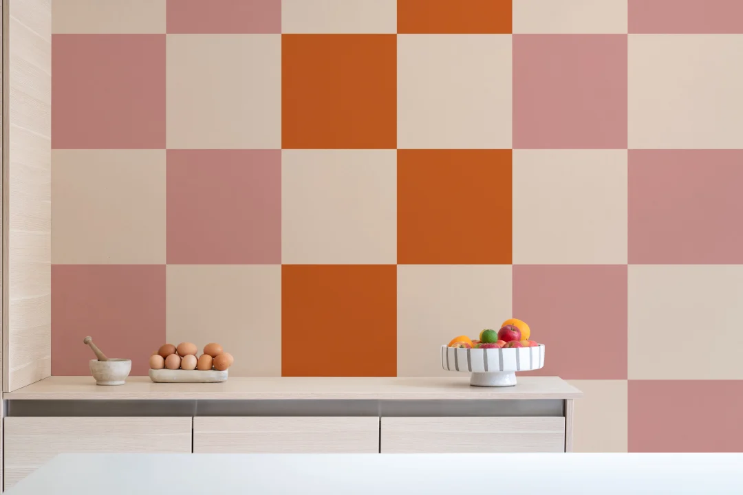 Mural retro aos quadrados em rosa e laranja