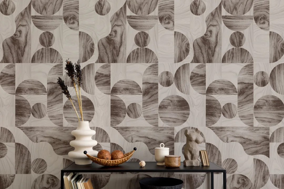 Carta da parati moderna marrone con forme geometriche a venatura di legno