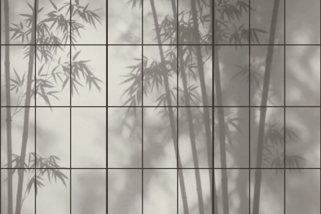 Papier peint panoramique japonais Ombre de bambou gris pour une ambiance sereine