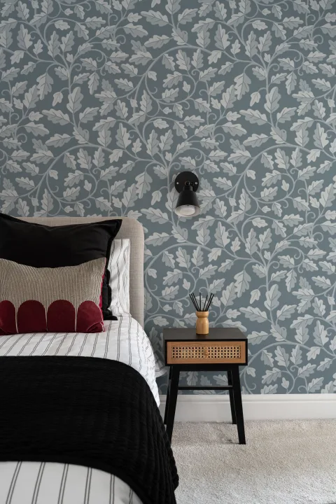 Murales de papel pintado con patrón botánico de hojas de roble azul para espacios serenos