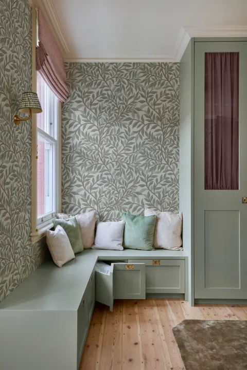 Green Classic Botanical Leaf Pattern Wallpaper Mural