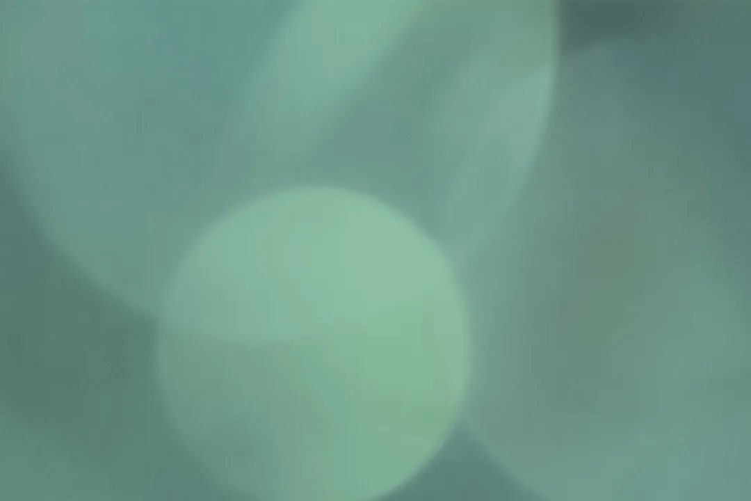Élégance abstraite sarcelle papier peint panoramique pour une atmosphère sereine