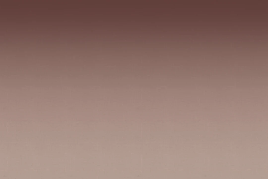 Papier peint panoramique dégradé ombré beige doux avec une atmosphère chaleureuse