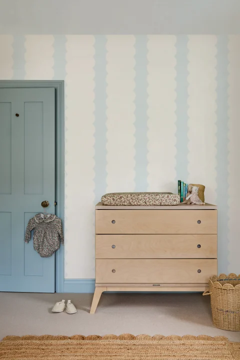 Mural de Papel Pintado con Rayas Festoneadas Azul Pastel