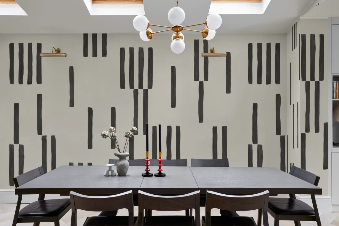 Handmålad geometrisk mural-tapeter i svart och vitt