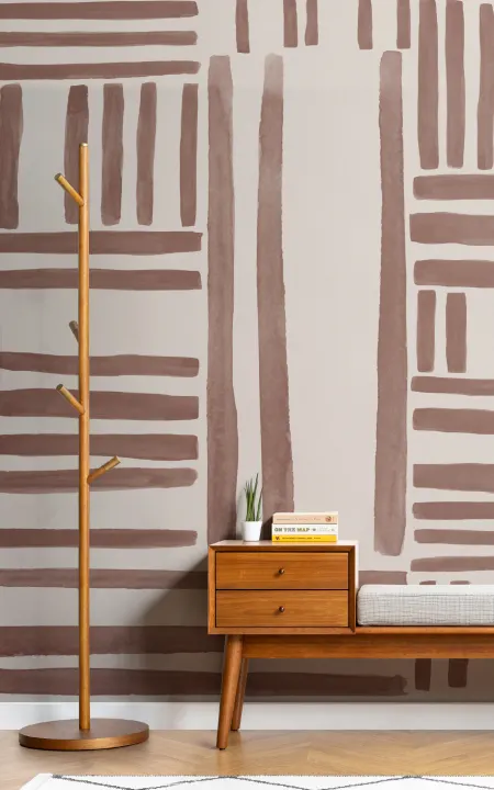 Mural de papel pintado a mano con rayas geométricas en terracota