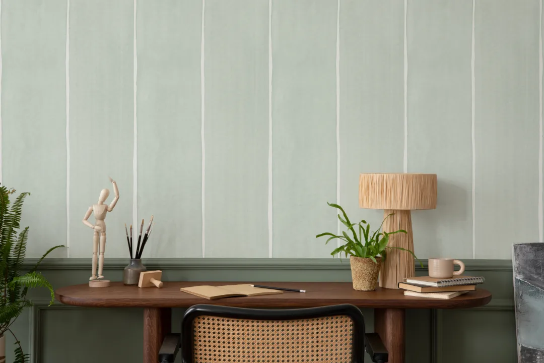 Papel Pintado de Rayas Verdes Gruesas y Verticales Efecto Pintura a la Acuarela