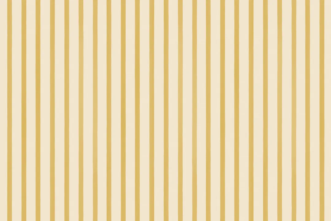 Papier peint panoramique à rayures jaune chaud pour des espaces pleins de vie