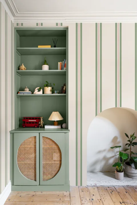 Green Contrast Pencil Stripes Wallpaper