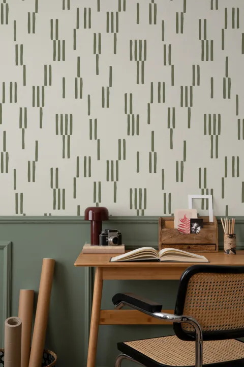 Papel pintado geométrico de líneas verticales pintado a mano en musgo