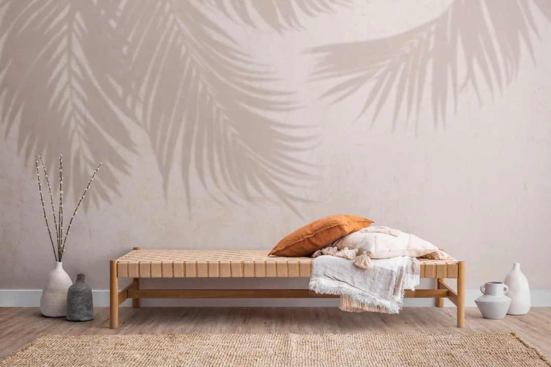 Carta da Parati Beige con Effetto Ombra di Foglie di Palma sul Muro