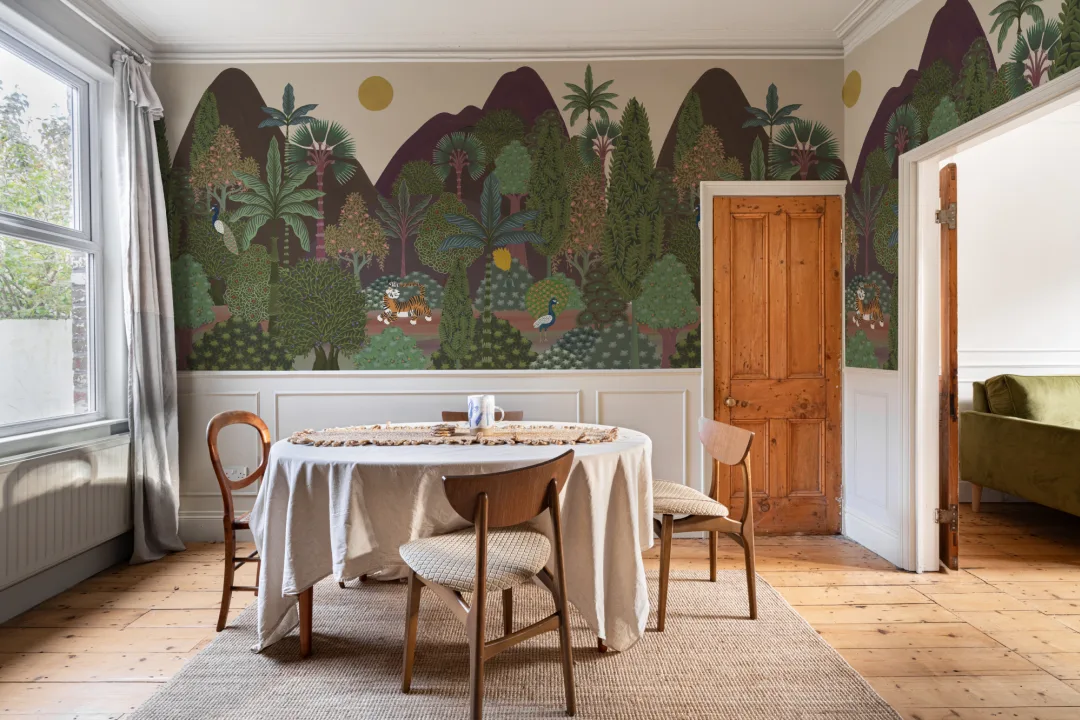 Multicolor Diurnal Jungle Animal Mural
