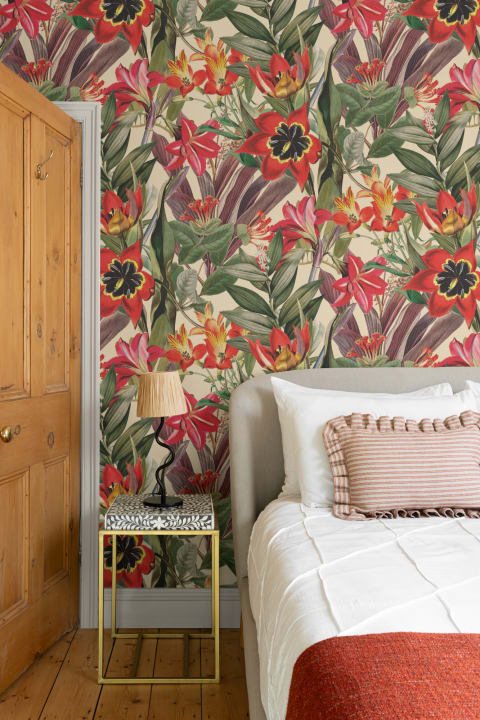 Vintage Tropical Foliage Beige Repeat Pattern Wallpaper