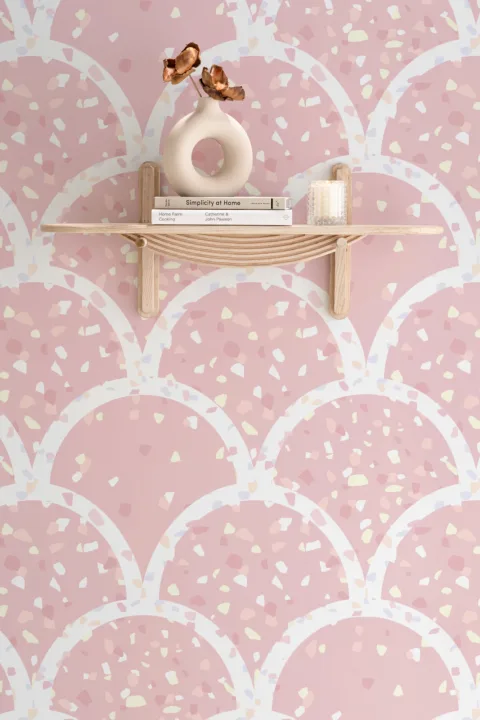 Carta da Parati Effetto Terrazzo alla Veneziana Rosa con Motivo a Conchiglia